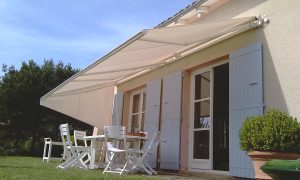 Store joue de coté